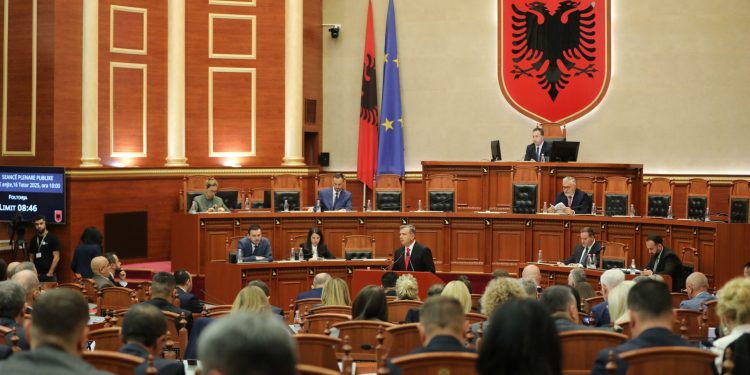 “Marrëveshje arrihet në Konferencën e Kryetarëve”, Balliu ndërpret fjalën, Balla: «O e nxirrni përjashta, ose nuk mund të vazhdoj…»