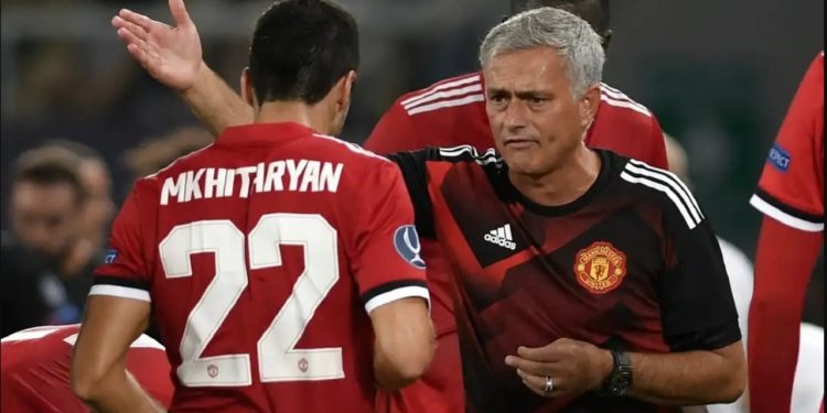 “Më dërgonte çdo natë të njëjtin mesazh”, Mkhitaryan ndan përjetimet e tij me Mourinhon: “Largohu, o idiot”