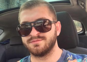 “Me zarf nën derë më dërguan foton e personit që i mori jetën djalit tim”, rrëfimi i dhimbshëm i babait të Andi Malokut: kishte një vajzë nga Durrësi, atë…
