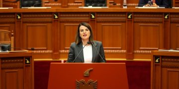 “Ministrja Koçiu: Tani jemi të përjashtuar nga çdo listë e zezë, kriminaliteti në vend po zvogëlohet”