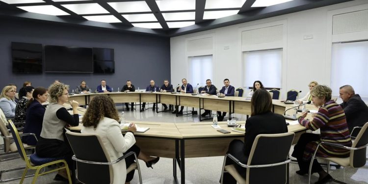 Ministrja Sala u bën thirrje drejtuesve të spitaleve: Organizohet dhe zbatohet protokolli për barnat.