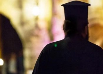 “Mos e çoni paratë në bankë, më mirë i mbaj unë” / 8 vjet burg për priftin që mashtroi të moshuarin dhe i vodhi 250 mijë euro për të rinovuar shtëpinë e tij.