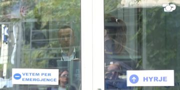 Motra avokate e Belinda Ballukut viziton SPAK-un.