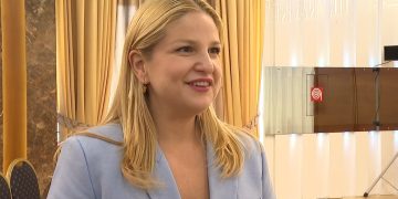 "Musine Kokalari, një simbol i ndriçimit" / Prezentimi i librit të Uran Butkës dhe stërmbesës, Arba Kokalari: Kurrë më në diktaturë.