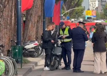 Ndalimi i përkohshëm i monopatinave elektrike në Shqipëri, fillon aksioni për bllokimin e tyre.