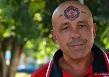 Ndërron jetë tifozja e pasionuar e Manchester United, e cila e ndryshoi emrin dhe vendosi stemën e klubit në ballë.