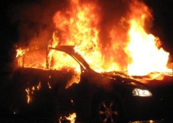 Në Tapizë, është zbuluar një automjet i djegur, në të cilin janë gjetur gjithashtu dy arme automatike dhe një krehër.