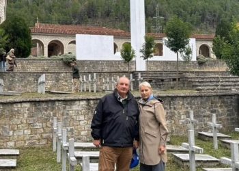 Në vitin 2009, Berisha nënshkroi marrëveshjen për ushtarët grekë, ndërsa Karamanlis bëri homazhe në varrezat e Këlcyrës.