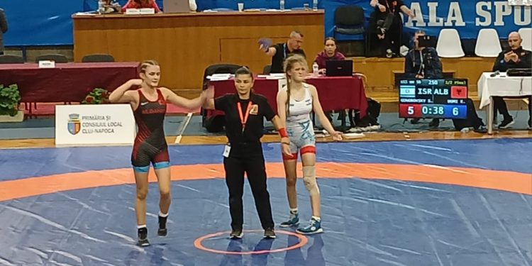 Nënkampione e Ballkanit për moshat U-15/ 14-vjeçarja shënon një hap rekord në historinë e mundjes shqiptare.
