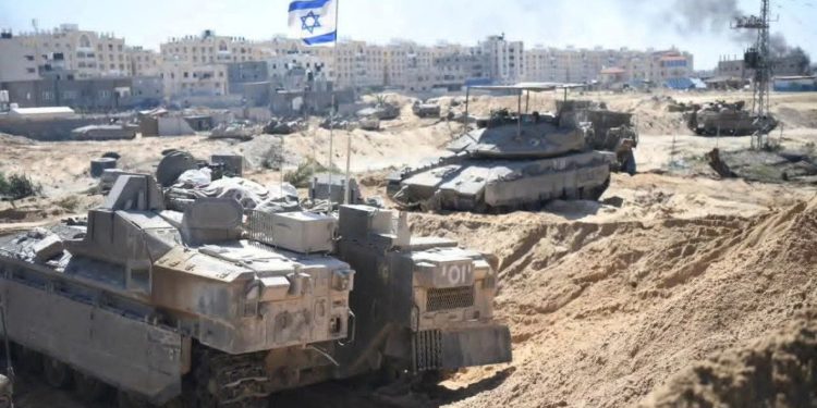 Netanyahu vendos të pezullojë operacionet në Gaza pas kërkesës së Trump për ndërprerjen e bombardimeve.