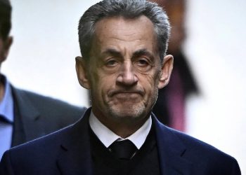 Nga ambiente luksoze të Elizës në muret e ashpra të burgut La Santé... 'jeta e re' e Sarkozy në qeli, e organizuar me orar dhe mbikëqyrje.