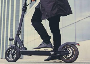 Nga e hëna, ndalohet njëkohësisht përdorimi i monopatinave elektrike në Shqipëri. Policia fillon operacionin.