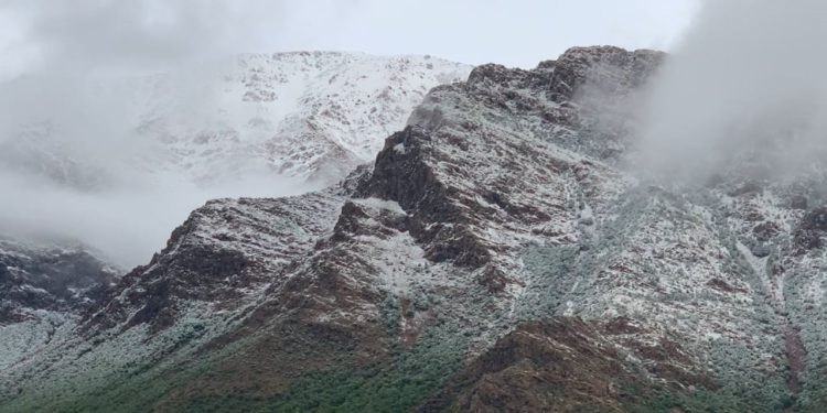 Nga shi në borë: Temperatura bie në -2 gradë Celsius, vështirësi me furnizimin me energji elektrike në disa fshatra.