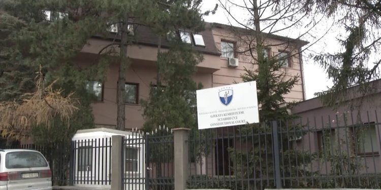 Ngërçi në Kuvendin e Kosovës, ekspertët: Vendimi i Kushtetueses nuk është përfundimtar, pasojat e dështimit të ri janë të paqarta