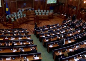 Ngërçi politik, Kosova rrezikon të mbetet pa buxhet. Ekspertët paralajmërojnë për papagueshmërinë e pagave.  
Ekspertët shprehin shqetësim mbi dështimin e përpjekjeve për formimin e një qeverie të re në Kosovë, duke theksuar se ky ngërç institucional mund të sjellë rreziqe për buxhetin e vitit 2026.