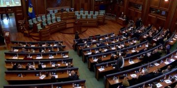 Ngërçi politik, Kosova rrezikon të mbetet pa buxhet. Ekspertët paralajmërojnë për papagueshmërinë e pagave.  
Ekspertët shprehin shqetësim mbi dështimin e përpjekjeve për formimin e një qeverie të re në Kosovë, duke theksuar se ky ngërç institucional mund të sjellë rreziqe për buxhetin e vitit 2026.
