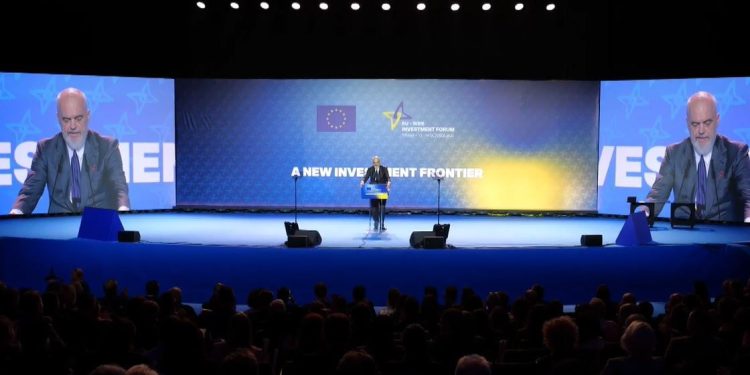 Ngjarja gjatë fjalës së Ramës në Forumin e Investimeve, batuta e kryeministrit sjell të qeshura: Kjo është ilustruese e…