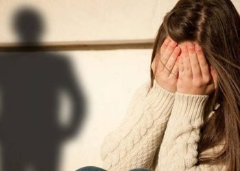 Ngjarje e rëndë në Korçë: 16-vjeçari dhunon të miturën dhe kryen marrëdhënie, përfshirë edhe persona të tjerë.