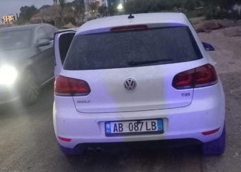 Ngjarje e veçantë në Radhimë, makina godet 4 kuaj