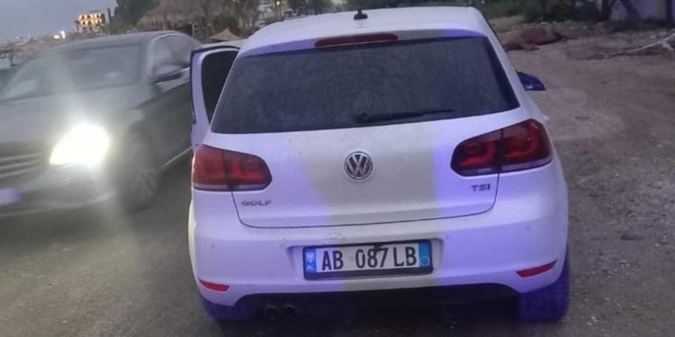 Ngjarje e veçantë në Radhimë, makina godet 4 kuaj