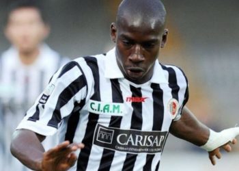 Ngjarjet që shuan karrierën e ish-futbollistit Drame: nga biçikleta, te një telefon, një prostitutë dhe një grabitje.