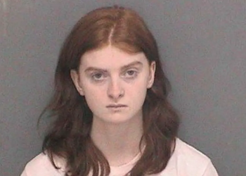 Një e re transgjinore 18-vjeçare në Shtetet e Bashkuara ndau se kishte parashikuar një sulm në shkollën e saj për Ditën e Shën Valentinit.