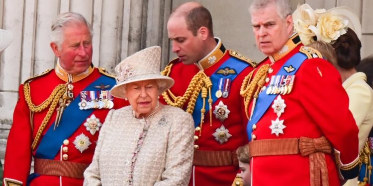 “Një epilog i vonuar për skandalin që preku monarkinë britanike: Princi William do të ndalojë Andrew-n në pjesëmarrjen e tij në kurorëzimin dhe jetën mbretërore.”