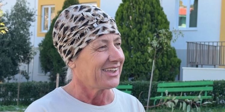 Një nënë 56-vjeçare nga Lezha, e cila është nënë e dy fëmijëve, po përballet me sëmundjen e kancerit të gjirit.