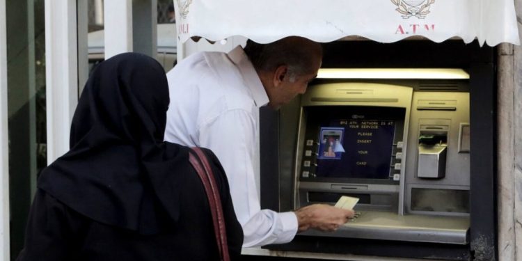 Një nga bankat kryesore private në Iran shpallet në falimentim.