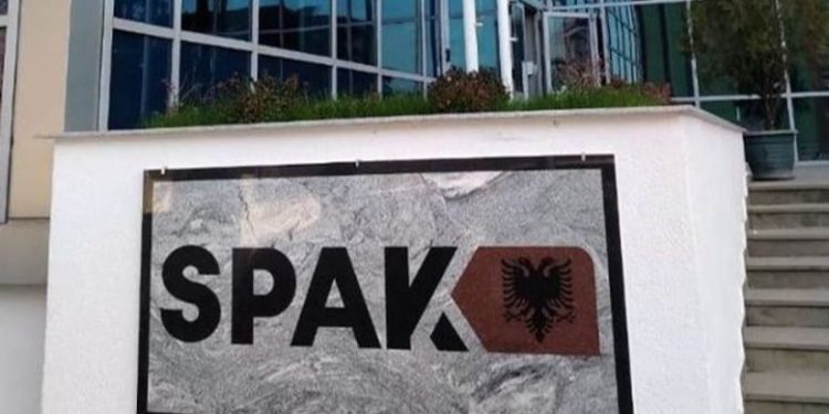 “Një prej kandidatëve të mundshëm për drejtimin e SPAK-u tërhiqet, duke deklaruar se nuk do të marrë pjesë në këtë garë dinjitoze.”