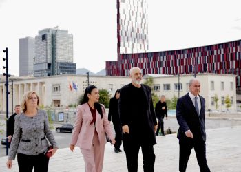 Një prej kompanive lider në fushën e mirëmbajtjes së avionëve do të hapë degën e saj në Shqipëri", deklaron Balluku: 'Nisim procesin e intervistave për përzgjedhjen e punonjësve'.