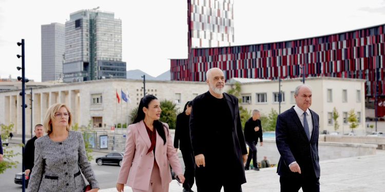 Një prej kompanive lider në fushën e mirëmbajtjes së avionëve do të hapë degën e saj në Shqipëri", deklaron Balluku: 'Nisim procesin e intervistave për përzgjedhjen e punonjësve'.