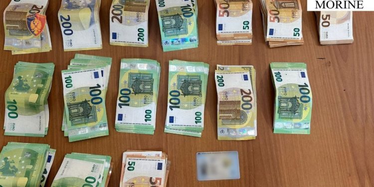 Nuk deklaroi mijëra euro në kufirin e Morinës, 38-vjeçari nën hetim, paratë të sekuestruara.
