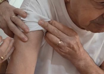 Nuk ka raste gripi, por vaksinimi është në fluks: Rreth 250 persona në Lushnjë marrin dozën çdo ditë.