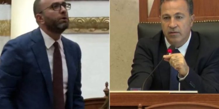 "Ofendoi kryetarin e Kuvendit" – PS kërkon përjashtimin e Gazment Bardhit për 30 ditë nga Kuvendi.