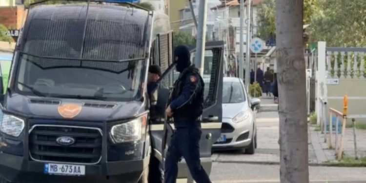 Operacioni "blic" në Durrës çon në arrestimin e vëllait të deputetit të PS dhe vëllait të “Rrumit”