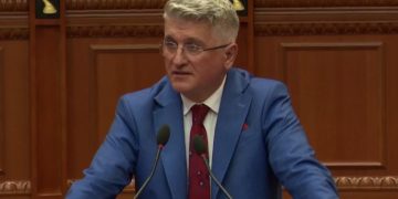 “Opozita e heshtur në Kuvend”, Agron Gjekmarkaj akuzon mazhorancën: Kjo nuk është Shqipëria europiane, por Arnautistan.