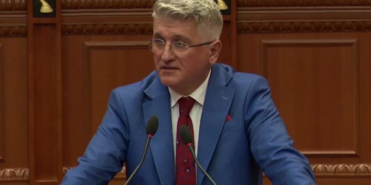 “Opozita e heshtur në Kuvend”, Agron Gjekmarkaj akuzon mazhorancën: Kjo nuk është Shqipëria europiane, por Arnautistan.