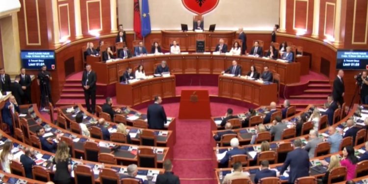 Opozita paraqet në Kuvend propozimin për krijimin e komisionit hetimor lidhur me çështjen “McGonigal”