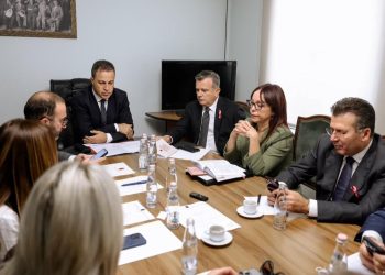 Organi kushtetues njofton: PD kërkon 4 orë diskutim në Kuvend, ndërsa PS sugjeron vetëm 2 orë