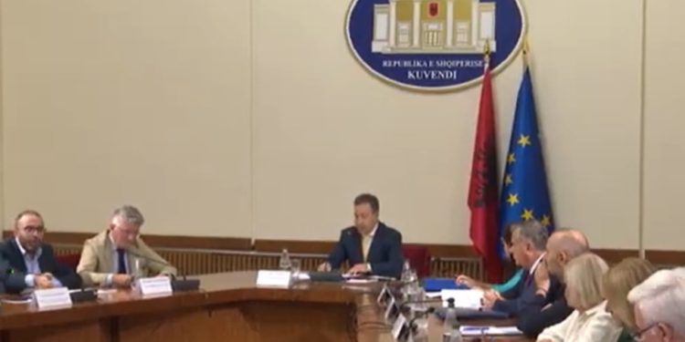 PD shpreh shqetësim për mungesën e debatit, përplasje mes deputetëve të saj dhe atyre socialistë gjatë konferencës së kryetarëve në Kuvend.