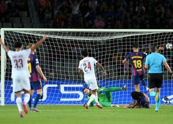 PSG përmbys Barcelonën në shtëpi në Ligën e Kampionëve, “qytetarët” e Guardiolës barazojnë në Monako, ndërsa Napoli dhe Arsenal fitojnë 3 pikë.