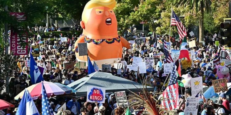 “Pa Monarkë”/ Protestat kundër Trump-it përhapen në SHBA dhe Evropë, politikanët demokratë mobilizohen: Demokraci mbi Diktaturë.