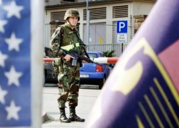 Pagat e civilëve amerikanë në Gjermani përballen me rrezik për shkak të "ngrirjes" së buxhetit të SHBA-së.