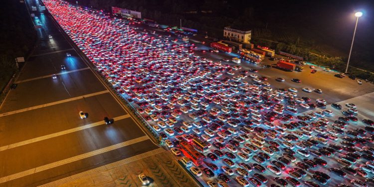 Pamje të jashtëzakonshme nga Kina: Bllokimi më i madh ndonjëherë, automjetet në trafik deri në 24 orë!