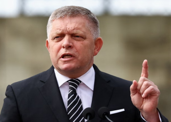 Parlamenti mbron të drejtat e komunitetit LGBTQ+: The Guardian e quan një ditë të errët për Sllovakinë.