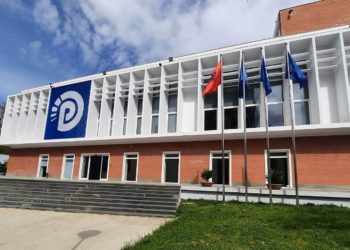 Partia Demokratike paraqet kërkesën për t'u regjistruar si subjekt zgjedhor në zgjedhjet e pjesshme lokale në KQZ.