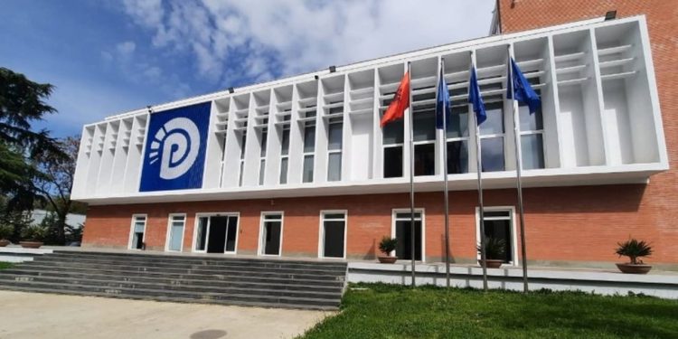 Partia Demokratike paraqet kërkesën për t'u regjistruar si subjekt zgjedhor në zgjedhjet e pjesshme lokale në KQZ.