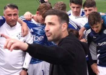 Pas përjetimit të humbjes së parë sezonal ndaj Juventusit, Fabregas u drejtohet me një fjalim emocionues lojtarëve të tij.