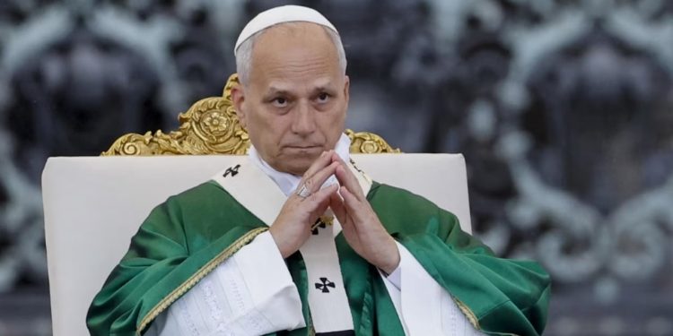 Pas shumë vitesh misteri, Papa Leoni XIV promovon transparencën, ndërsa reforma financiare e Françeskut përballet me ndryshime të mëdha.